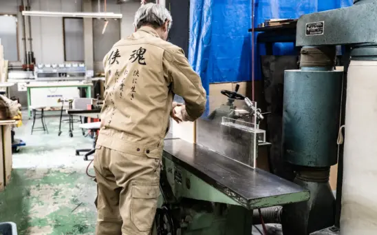 共栄化学工業のプレーナー作業の様子