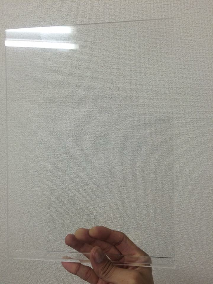 アクリルの棚板