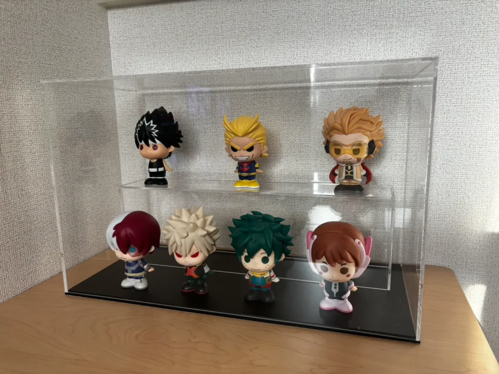 段差付きアクリル展示ケースの製作事例